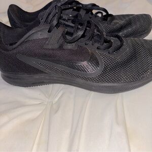 Women’s Size 8 Black Nike Downshifter Sneakers